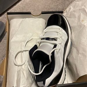 JORDAN 11 LOWS ‘CONCORDS’!! LIKE NEW! Women’s 6, 4Y